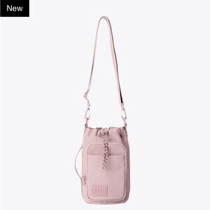 Béis Magnetic Water Bottle Sling in Atlas Pink